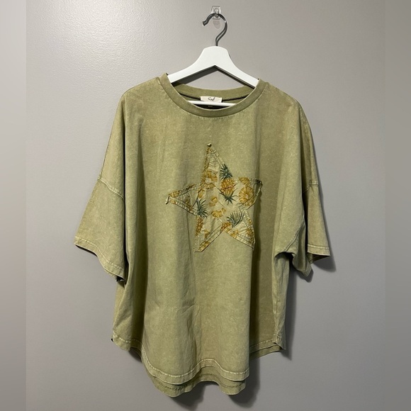 Easel Cotton Jersey Top with Large Front Star Tropical Print Patch Khaki… - Picture 3 of 9